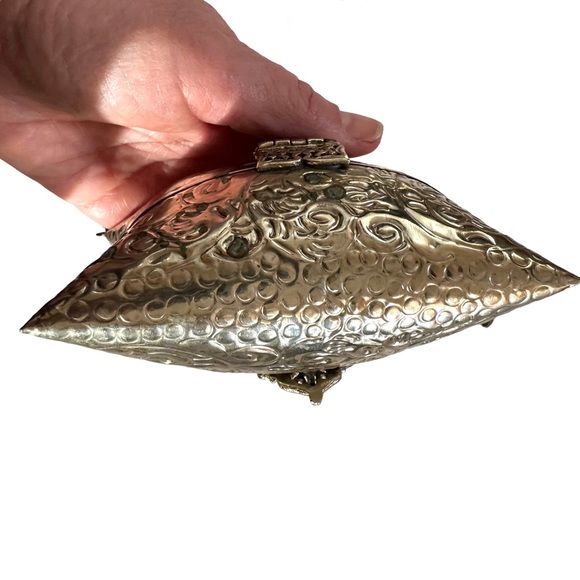 Unique Metal Crossbody - Picture 4 of 5